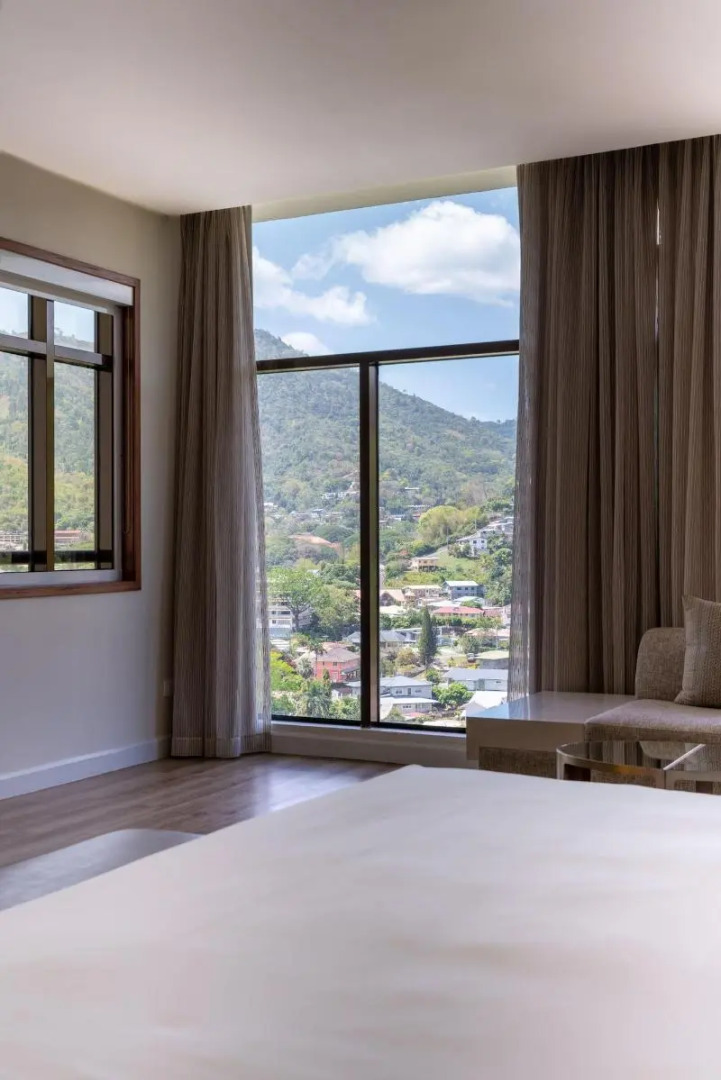 The BRIX, Autograph Collection