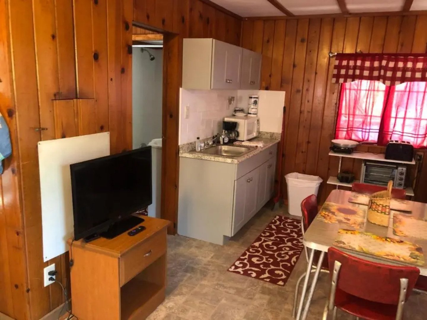 Lakeshore Fishing Cabin #5