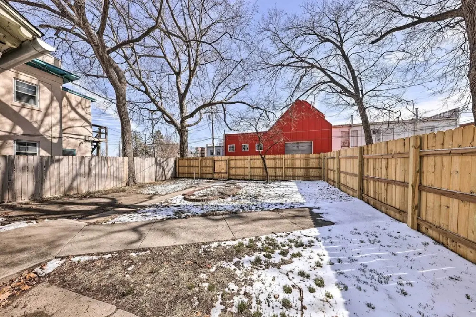 Newly Renovated Home Close to Dtwn Lawrence!