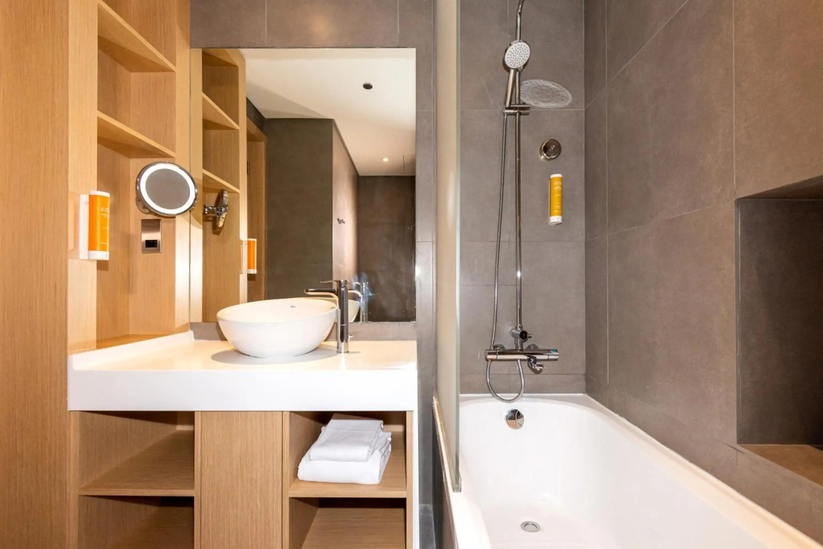 Отель Premier Inn Dubai Dragon Mart