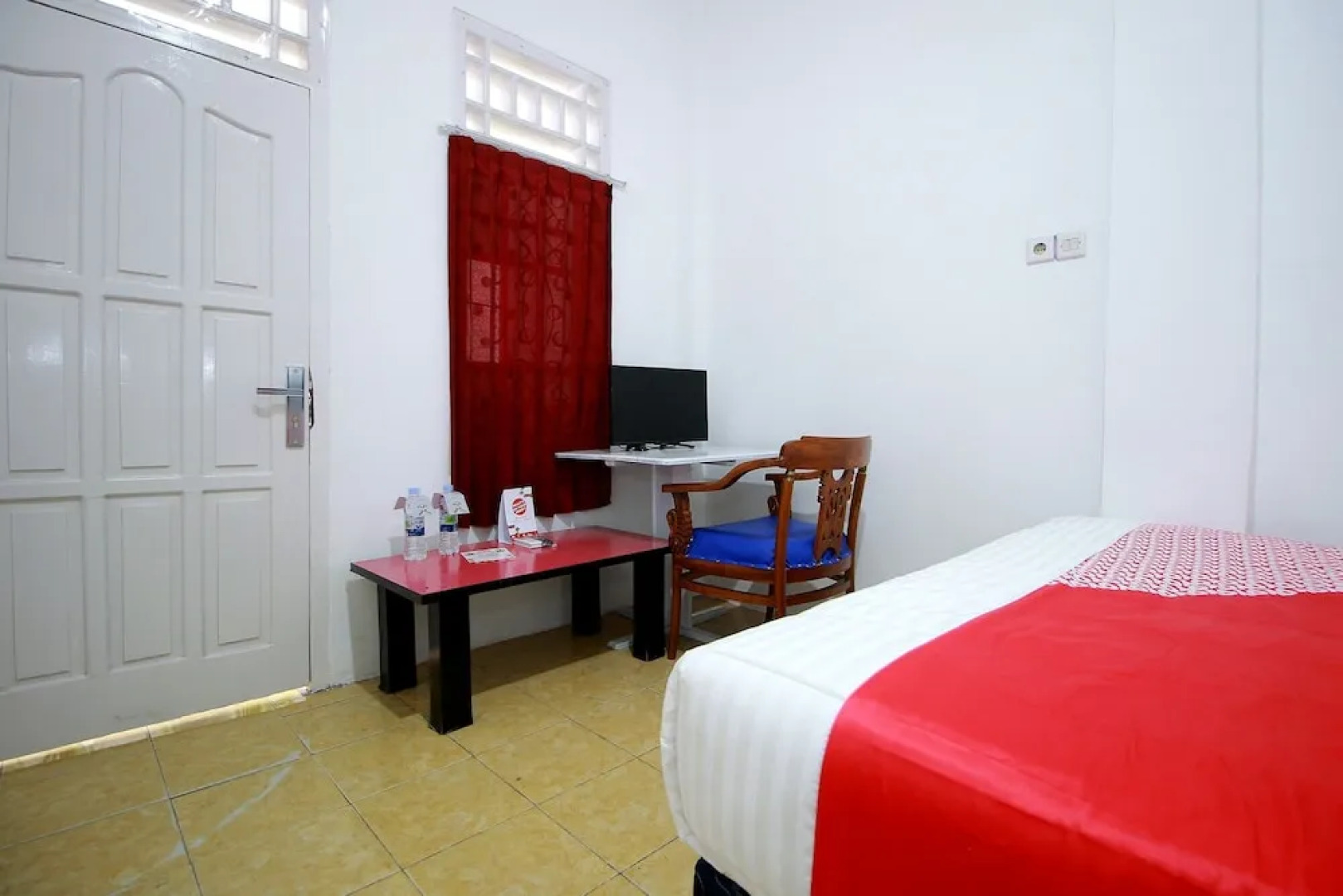 OYO 1981 Unib Kostel