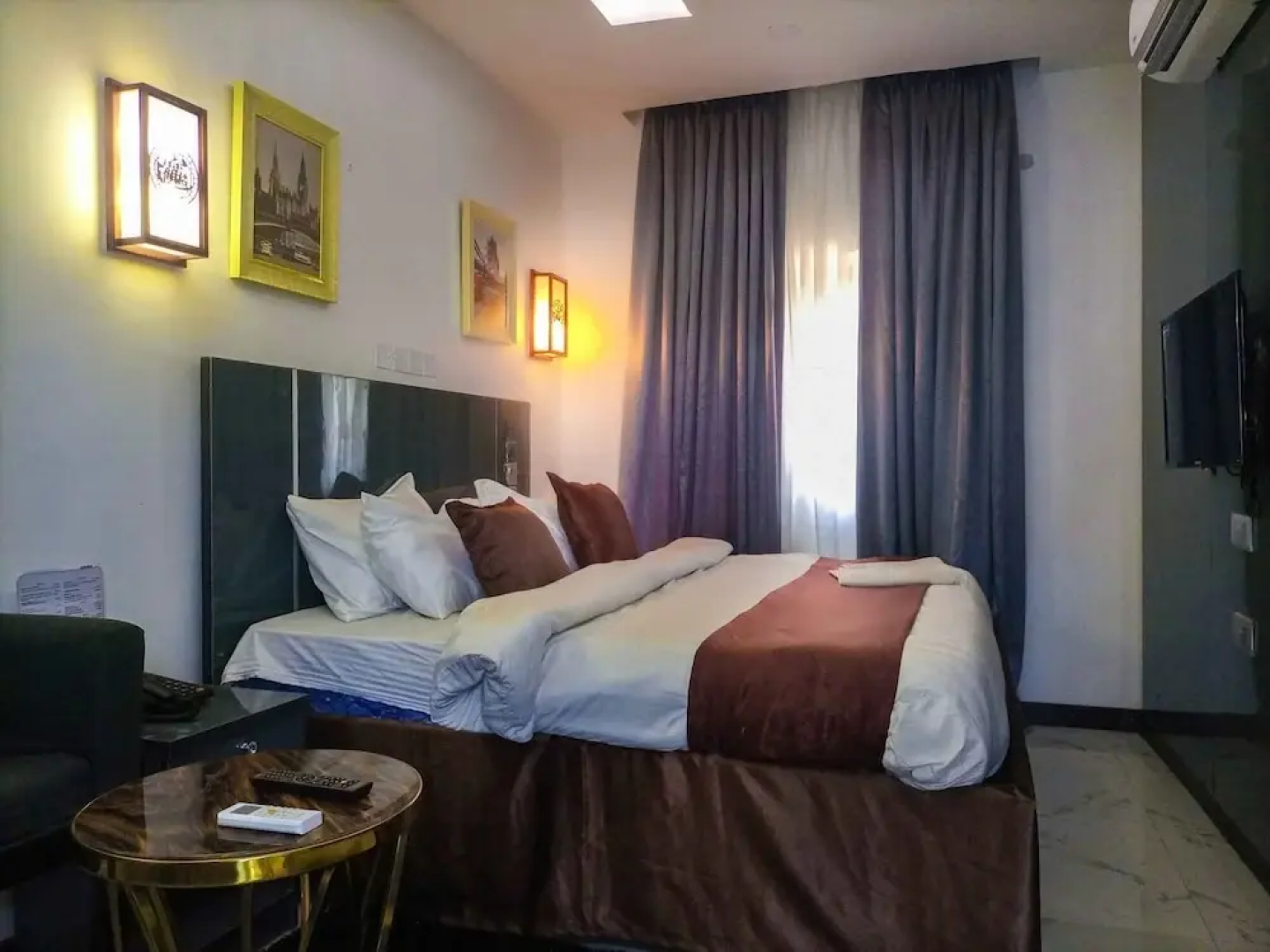 Ice Grand Hotel & Suites