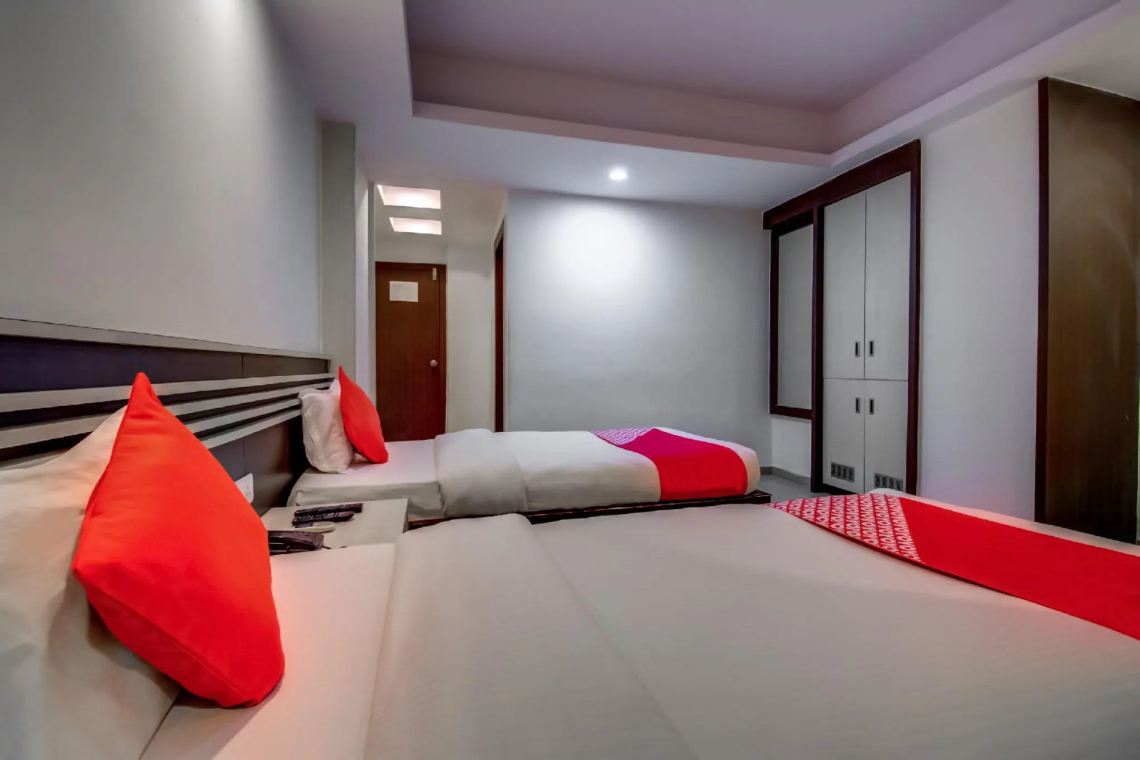 Vaccinated Staff- OYO 4312 Hotel Park Street