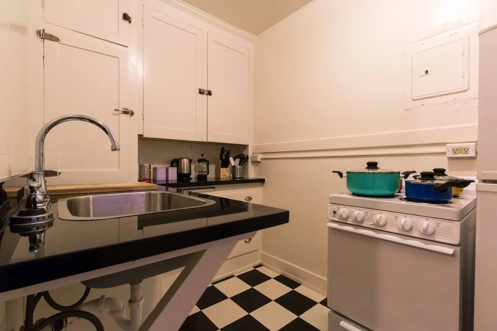 Cozy 1BR 1Bath | Fast Wifi! Great Location!