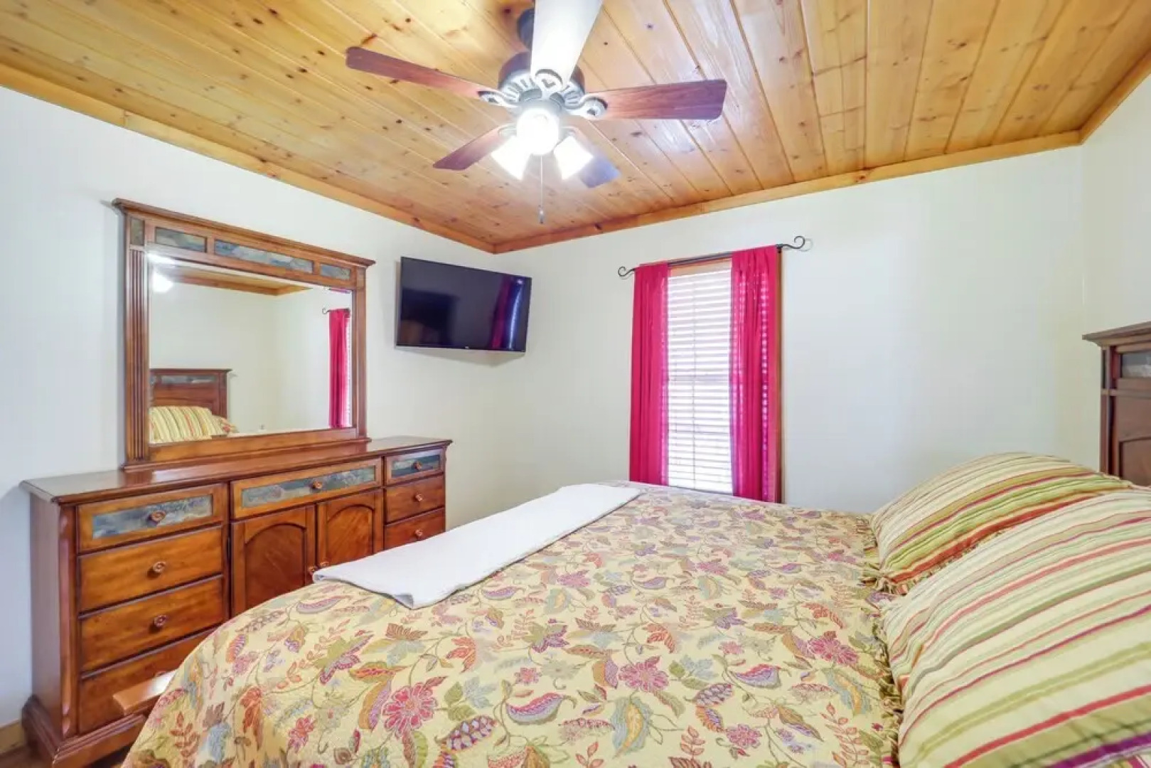 Secluded Lenoir Cabin: 4 Mi to Dtwn Blowing Rock