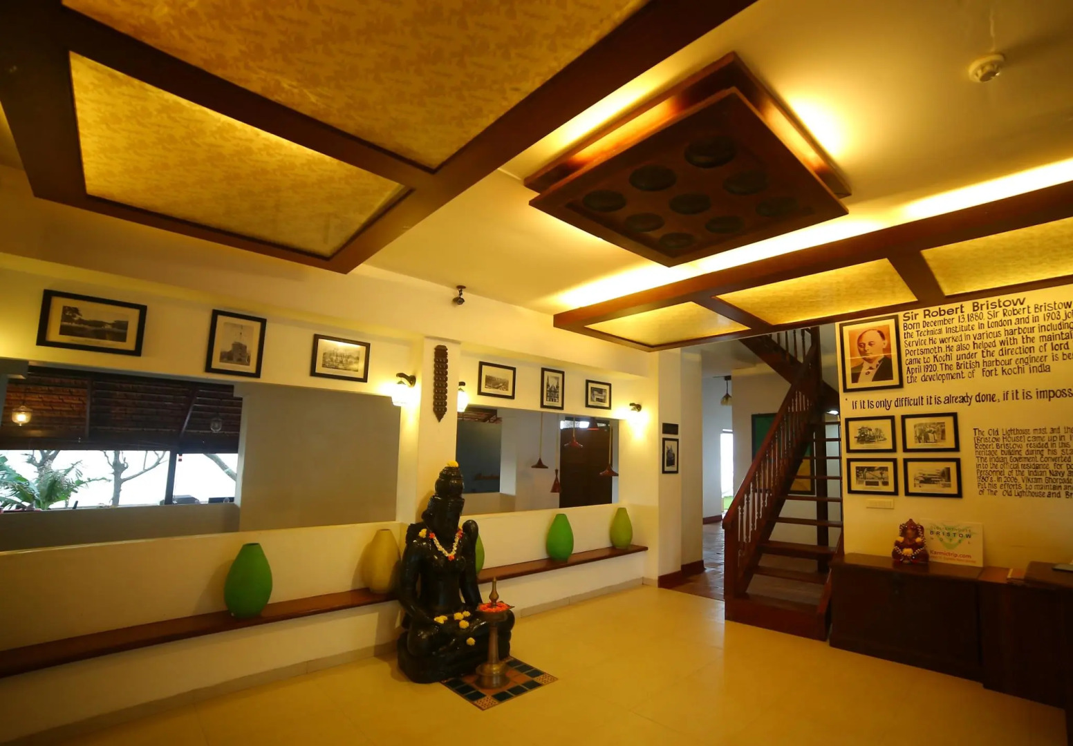 Old Lighthouse Bristow Hotel