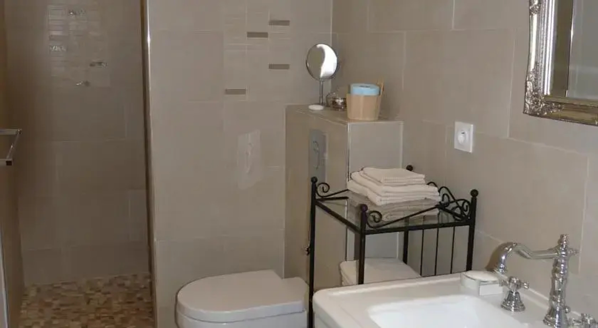 Chambres dHôtes Côté Parc-Côté Jardin