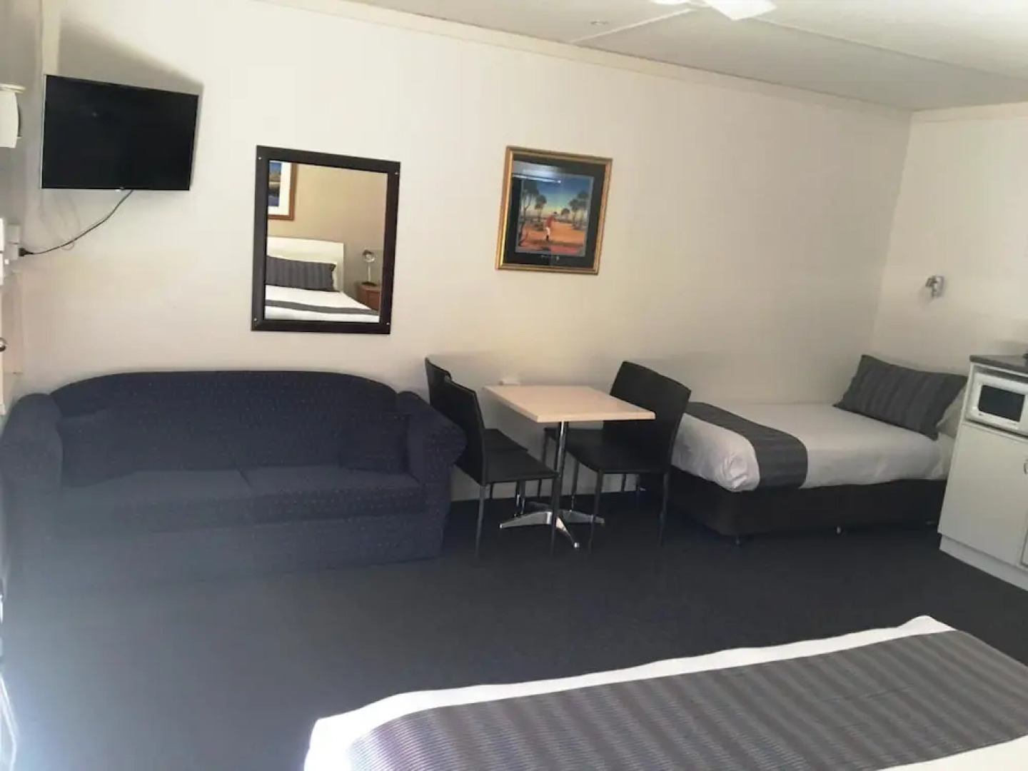 Nicholas Royal Motel