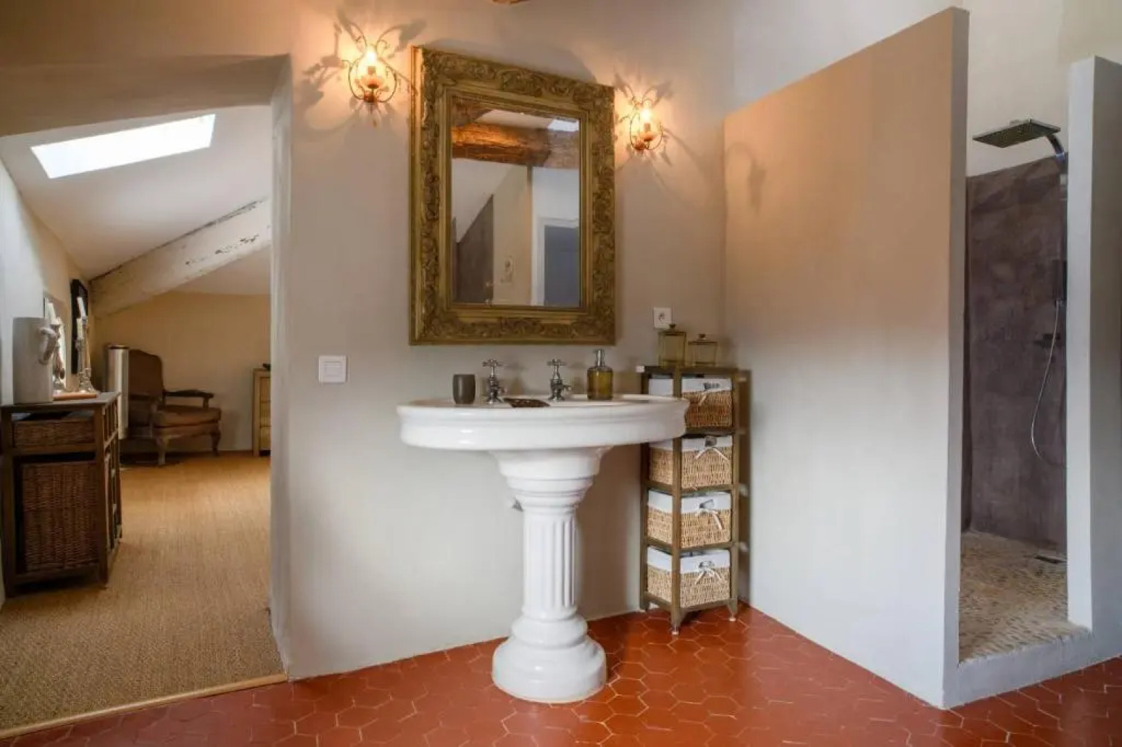 Luxurious Provencal Village House, Walk to Village Pool