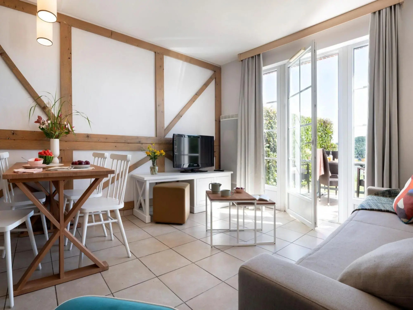 Terraced House in Residence & Spa With Common Pool and Sauna, Houlgate