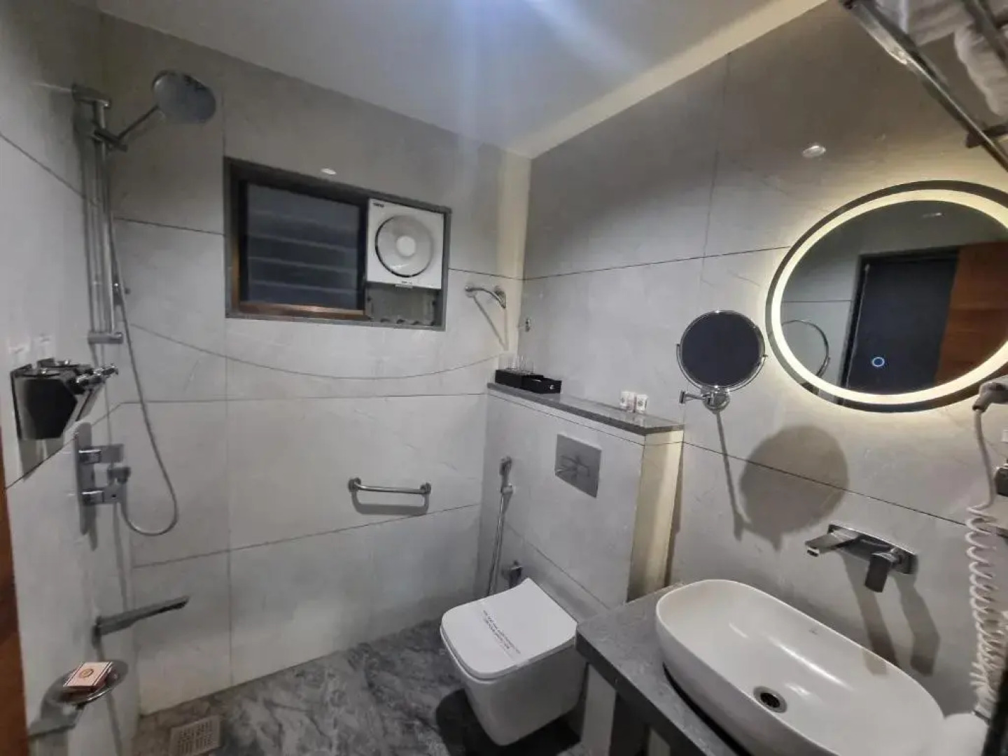 RG Exclusive Hotel-Akola