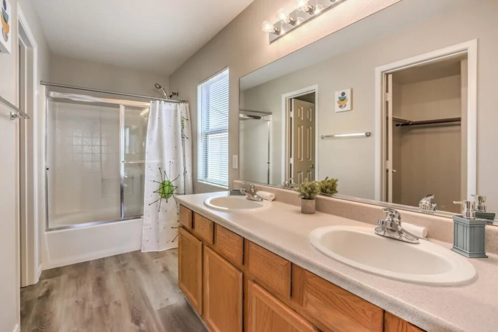 Extended Corporate Beautiful 2 Bedroom Condo With Community Pool Park