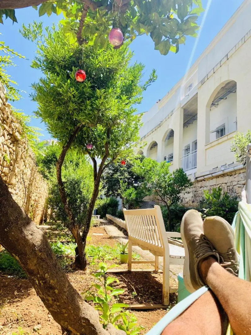 Follow the Sun Boutique Hostel - Pool, Breakfast & Sea Views