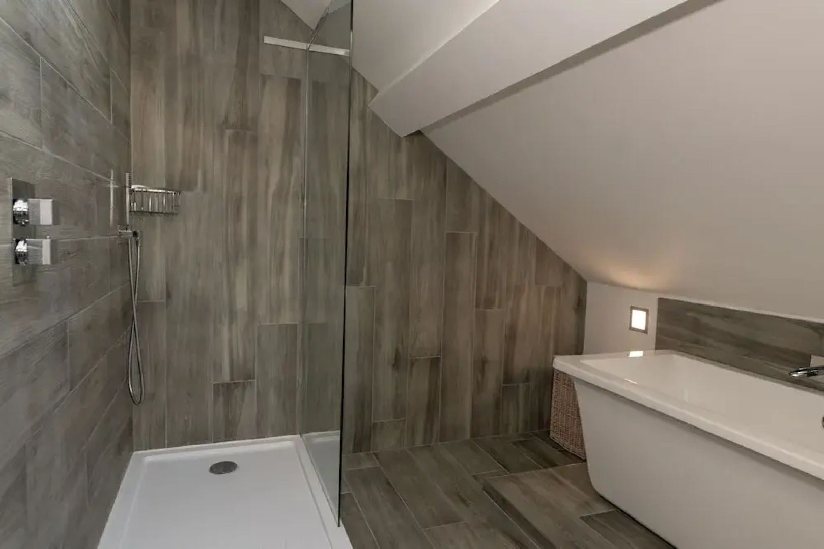 Larkrise, The Penthouse