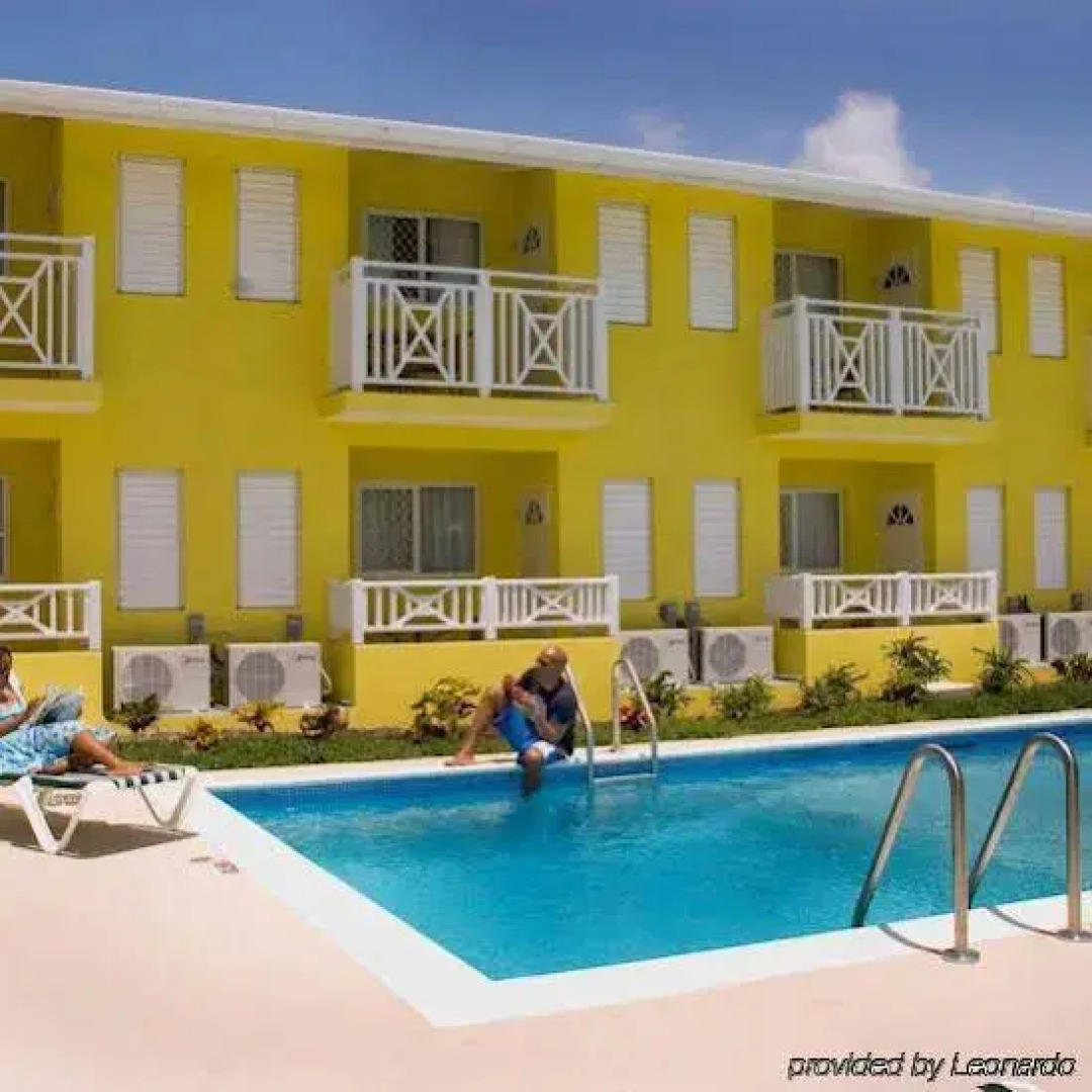Tropical Winds Apartment Hotel