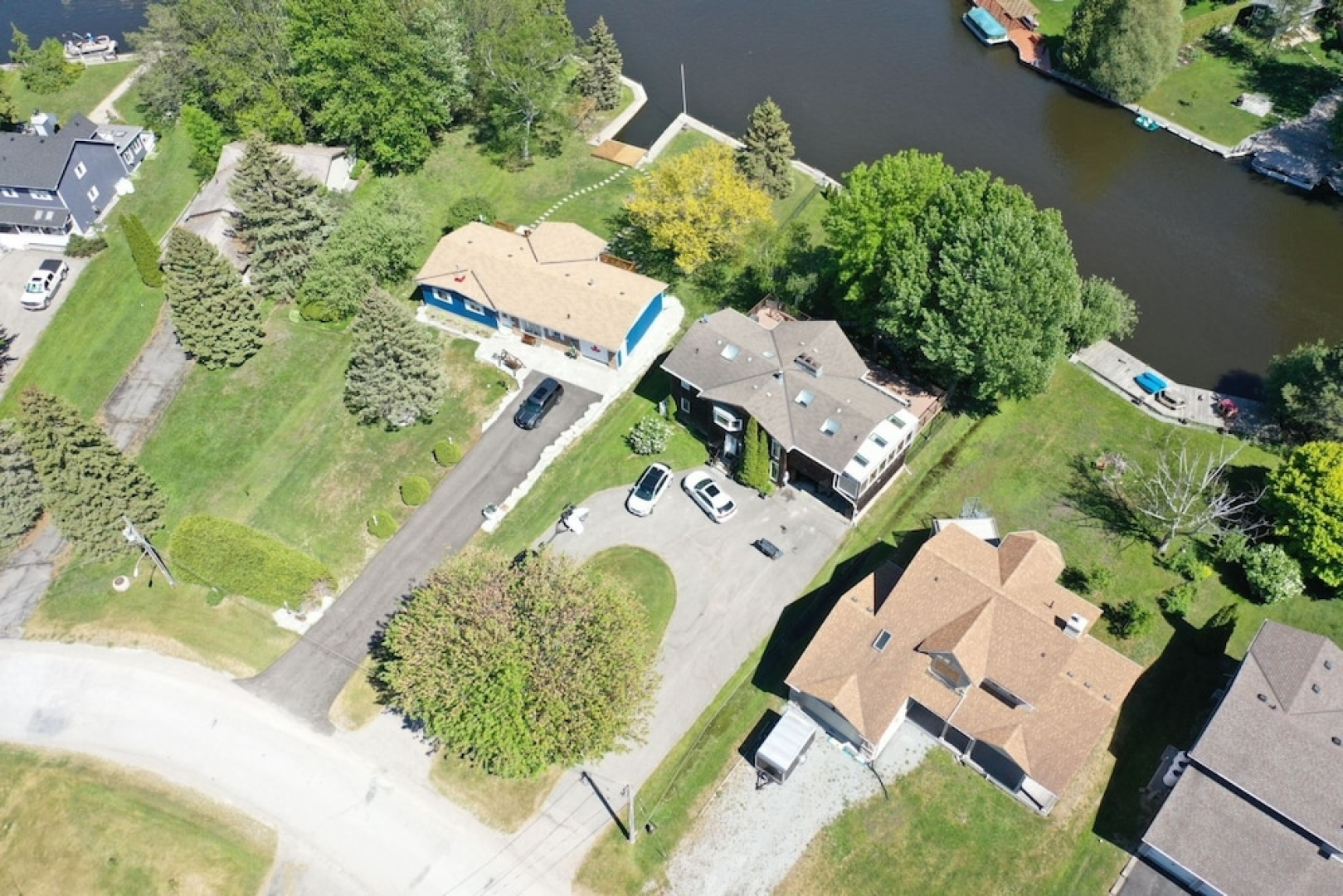 Waterfront Cottage 4 BD by GLOBALSTAY