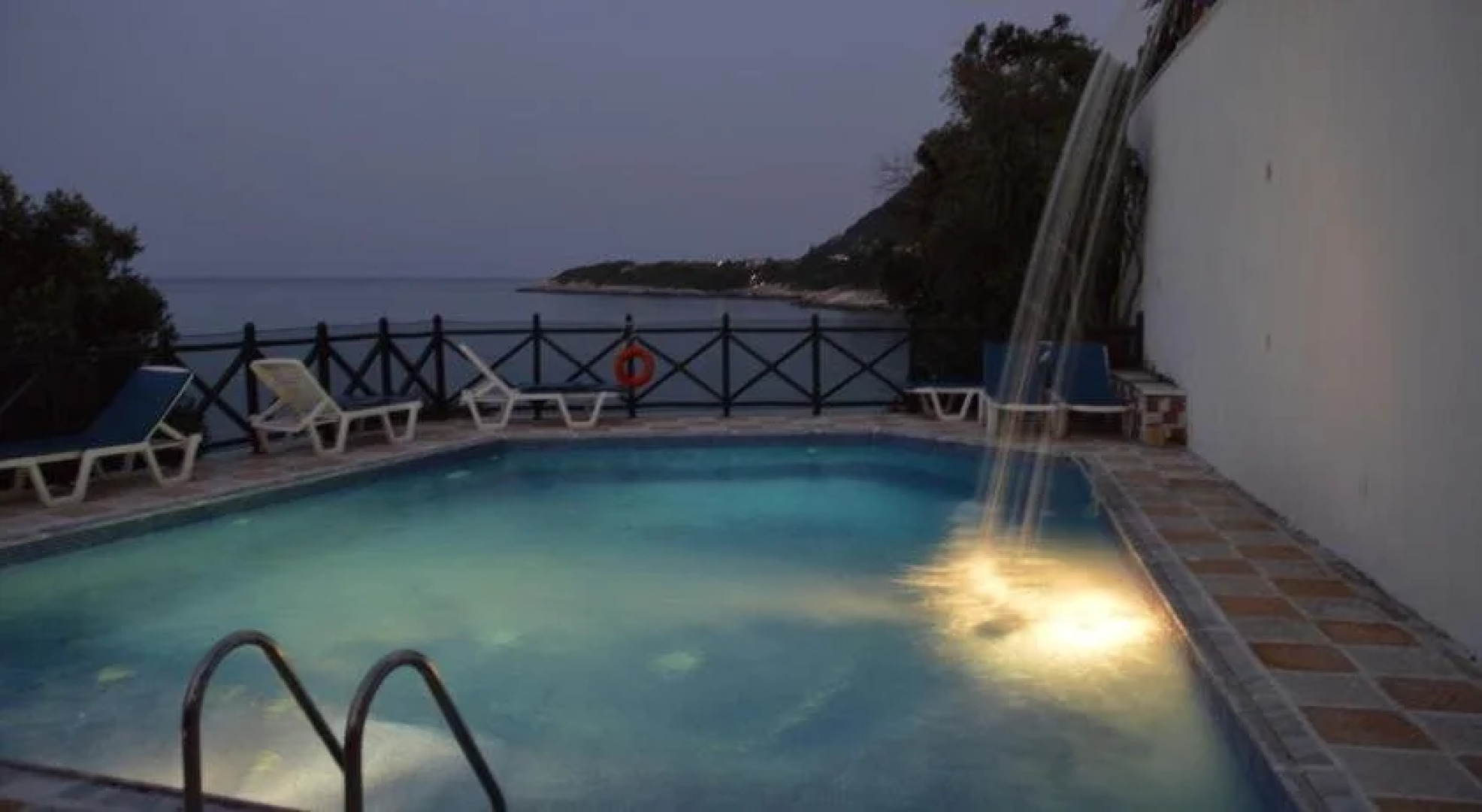 Karaoulanis Beach Aparthotel