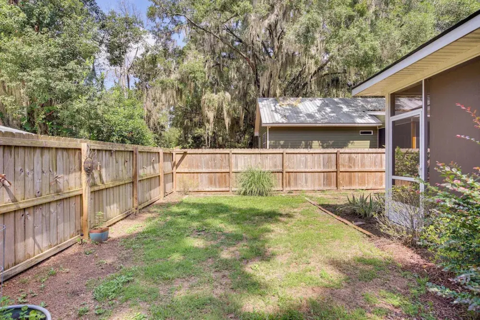 1 Mi to Riverfront: Darien Family Home