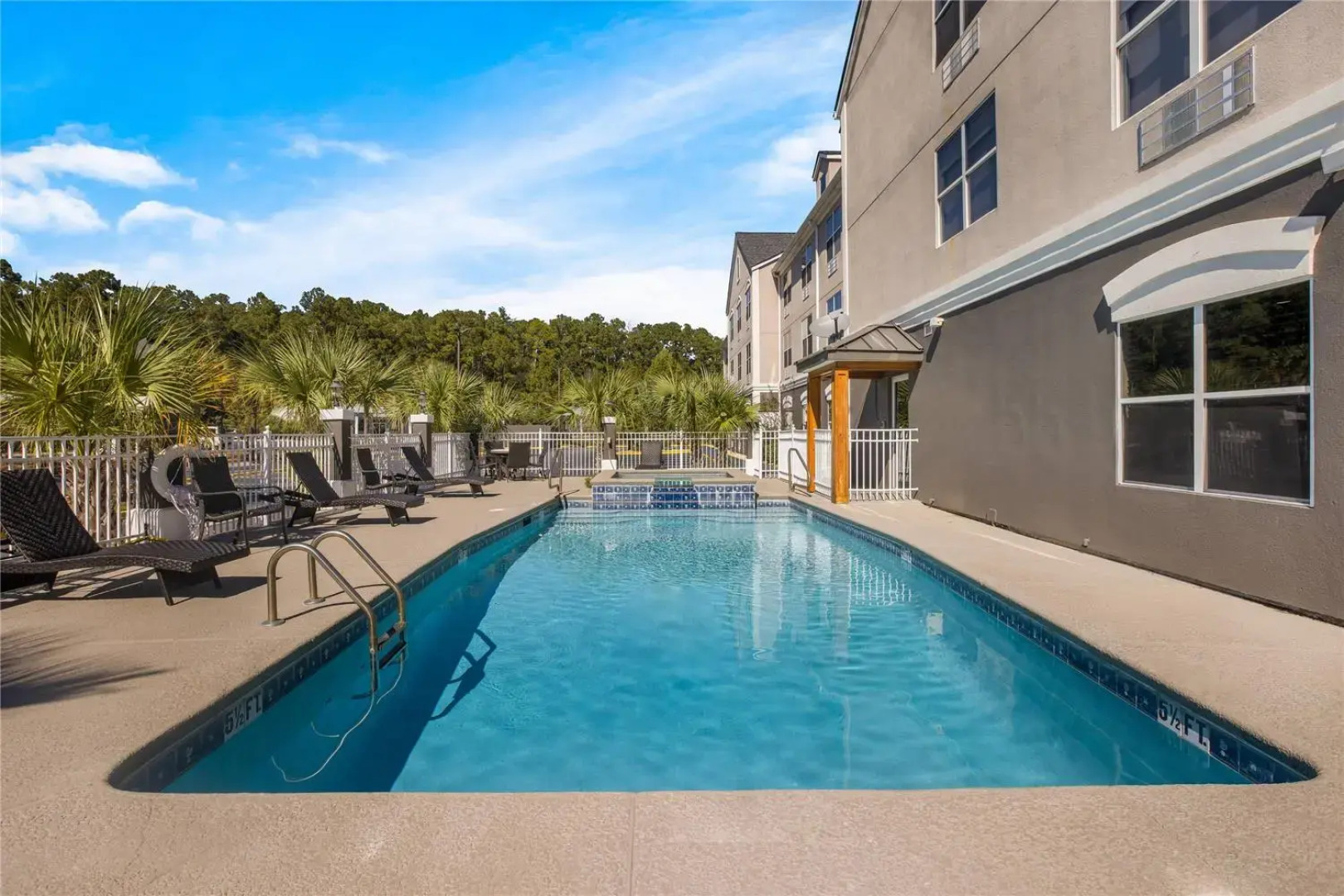 Country Inn & Suites by Radisson, Hinesville, GA