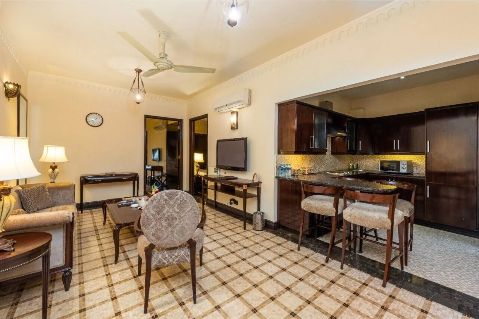 Heritage Luxury Suites- ALL Suite Hotel