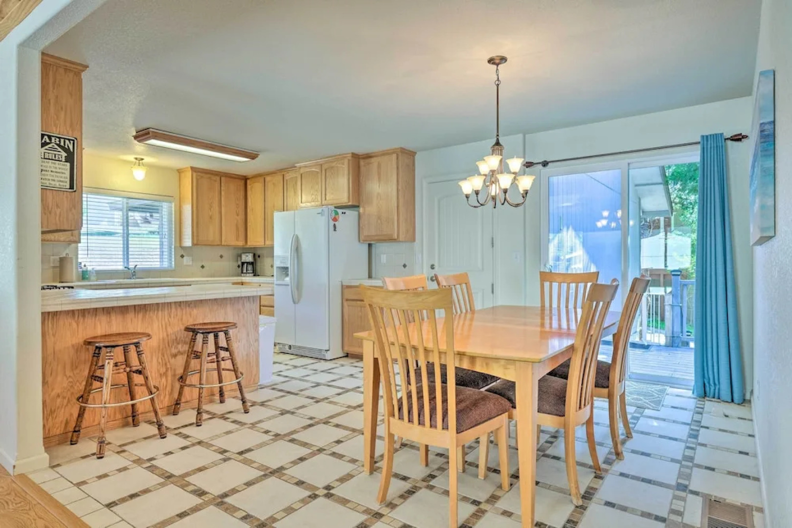 Community Perks: Welcoming Groveland Home