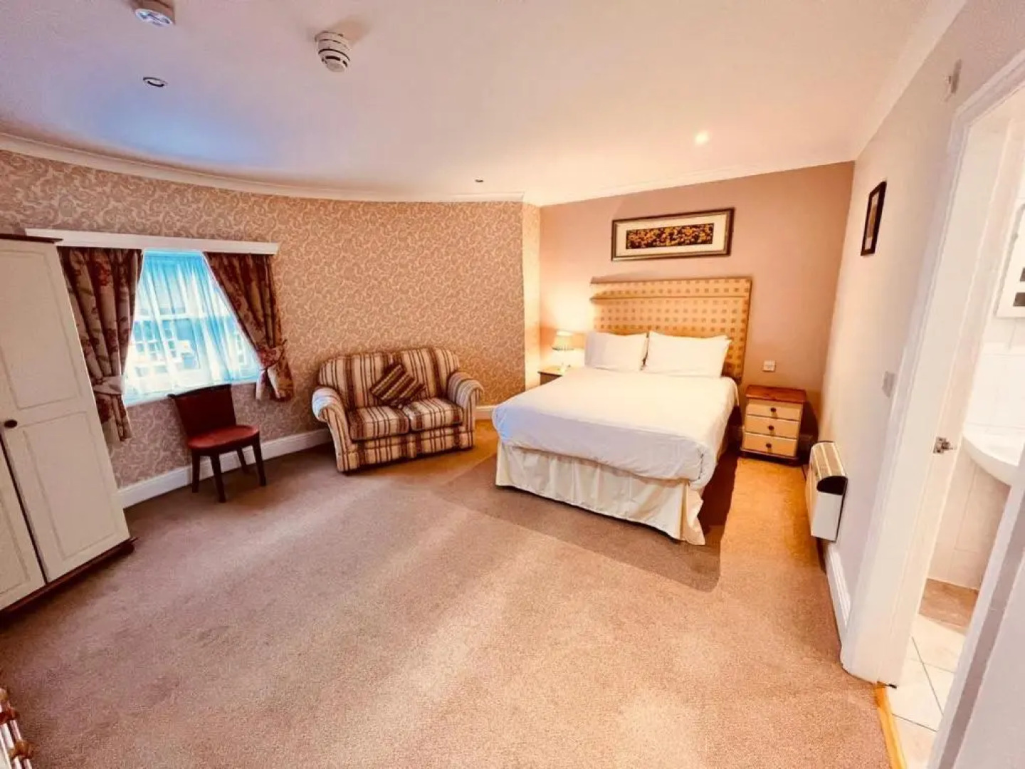 OYO Crown Hotel Stone