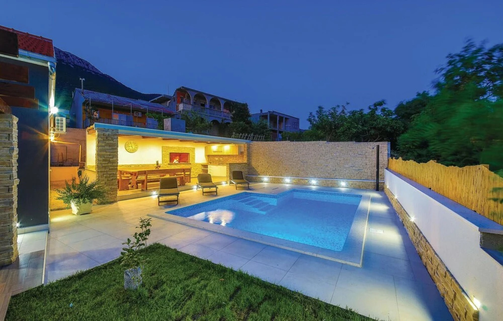 Nice Home in Kastel Stari With Wifi and 3 Bedrooms