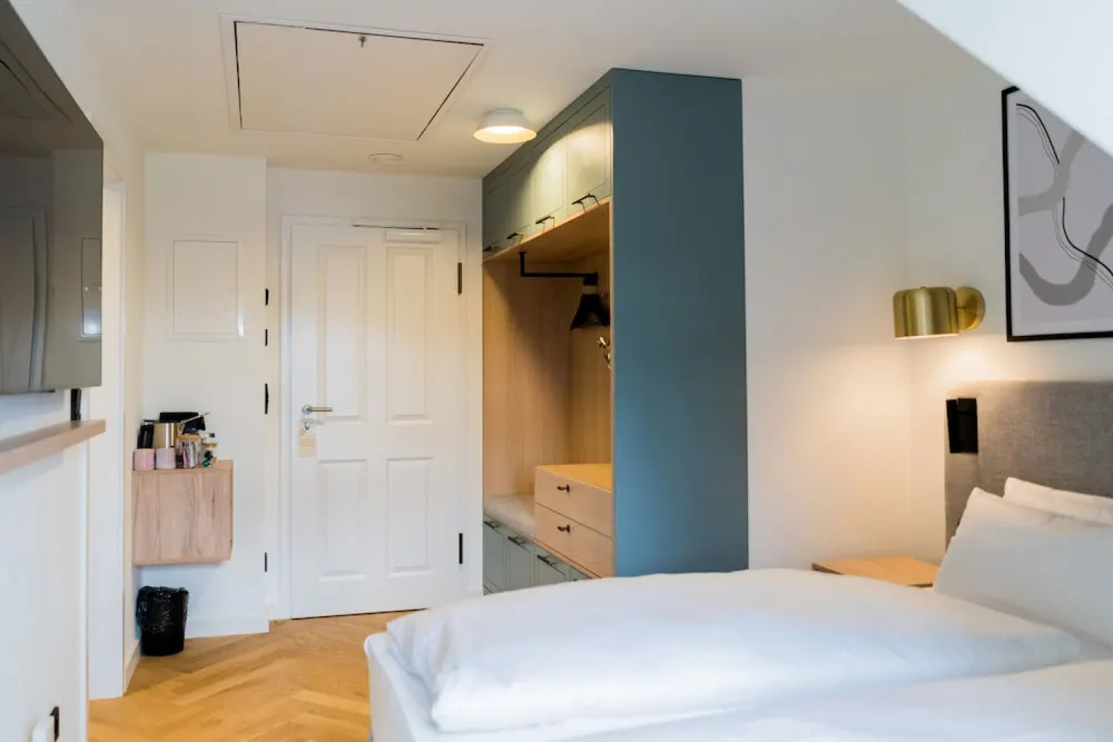 Bob W Munich Airport - Peterhof