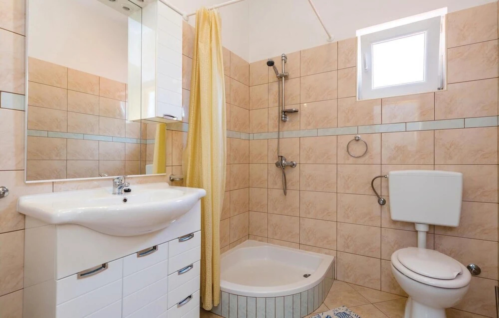 Beautiful Apartment in Lukovo Sugarje With 2 Bedrooms