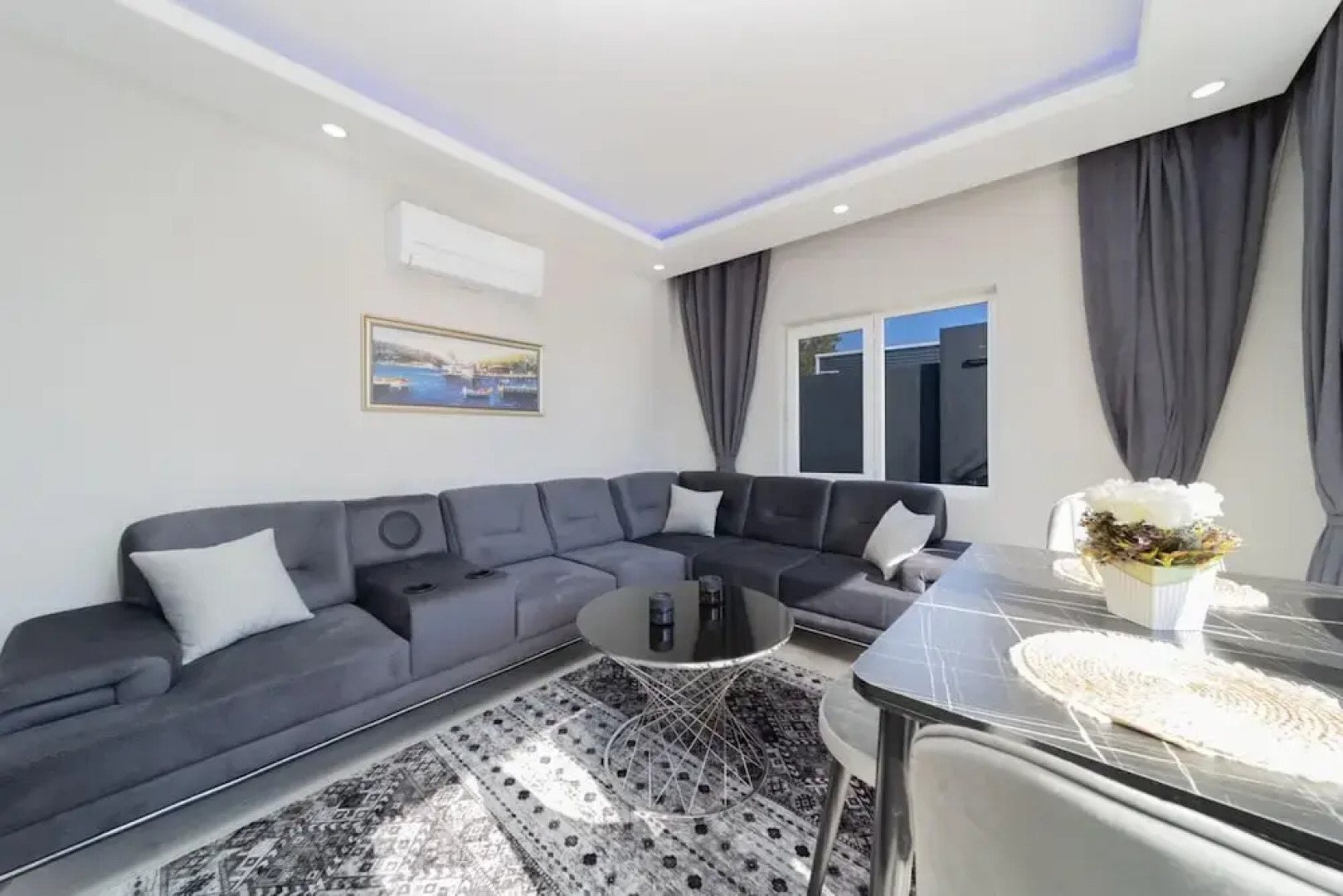 Villa With Pool and Backyard in Kepez