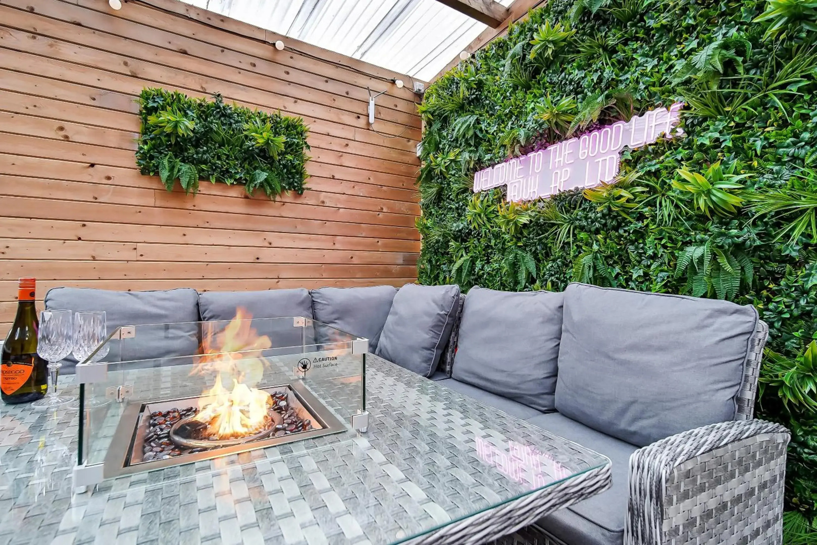 New Glenside Cottage sleeping 4 guests