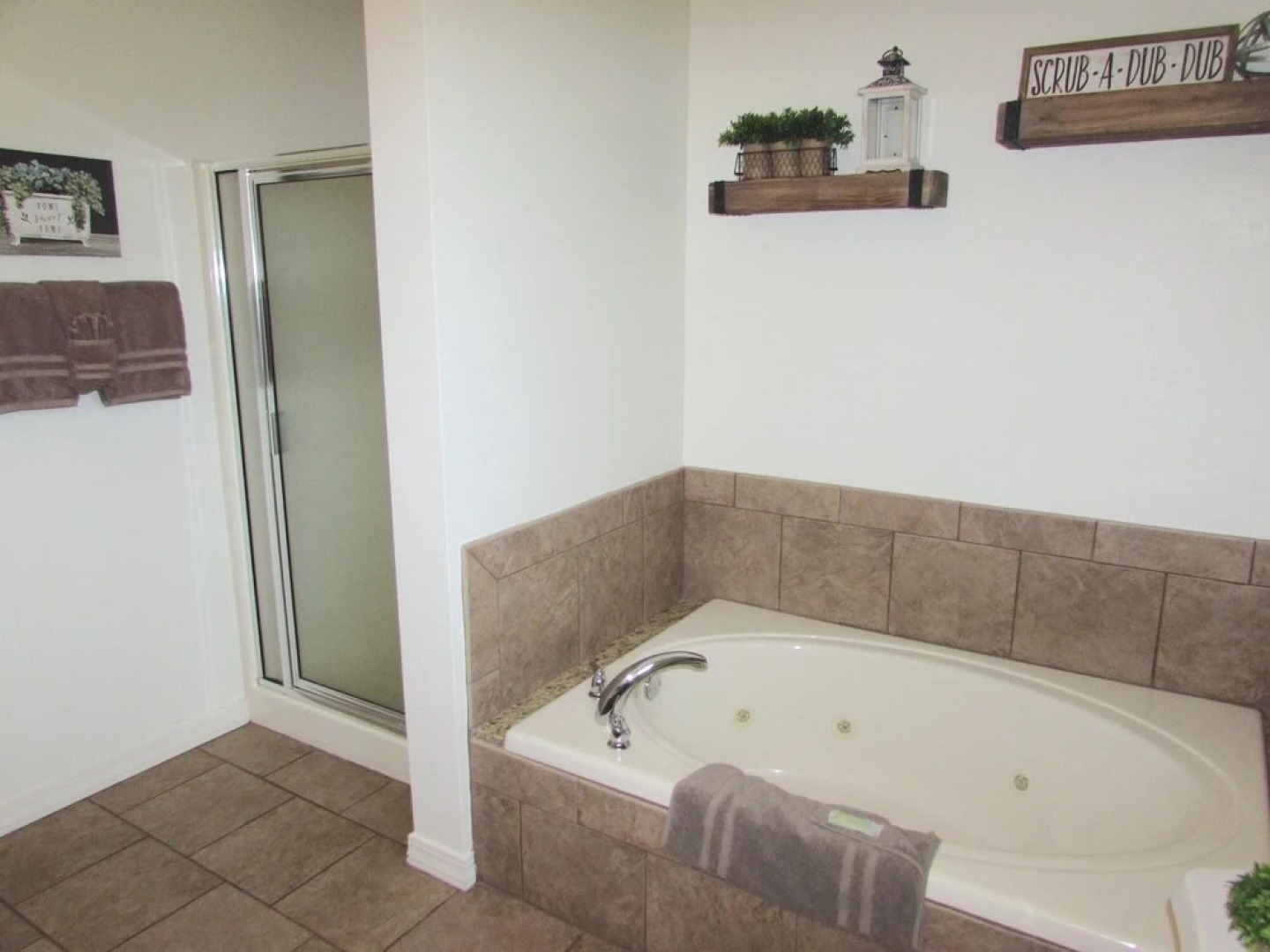 Condo A-7 3 Bedroom Condo by Redawning