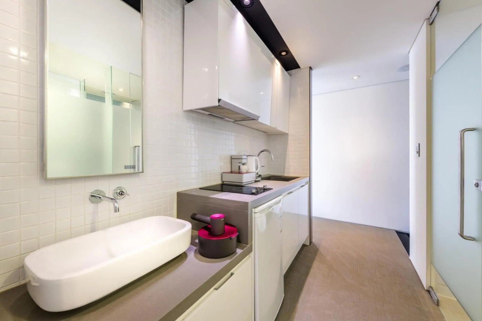 Bayhill Pool & Villa