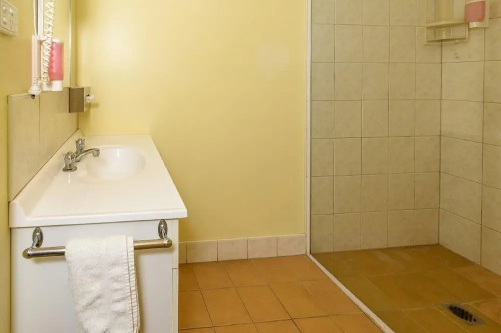 Daydream Motel & Cottages