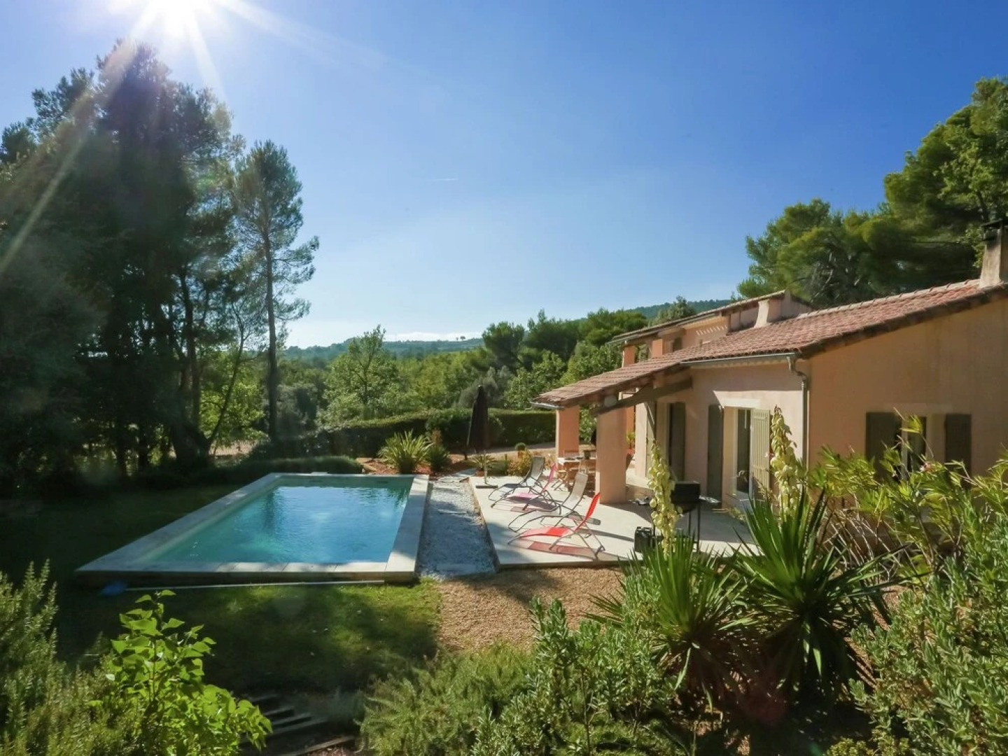 Lovely Villa in Buisson With Private Swimming Pool