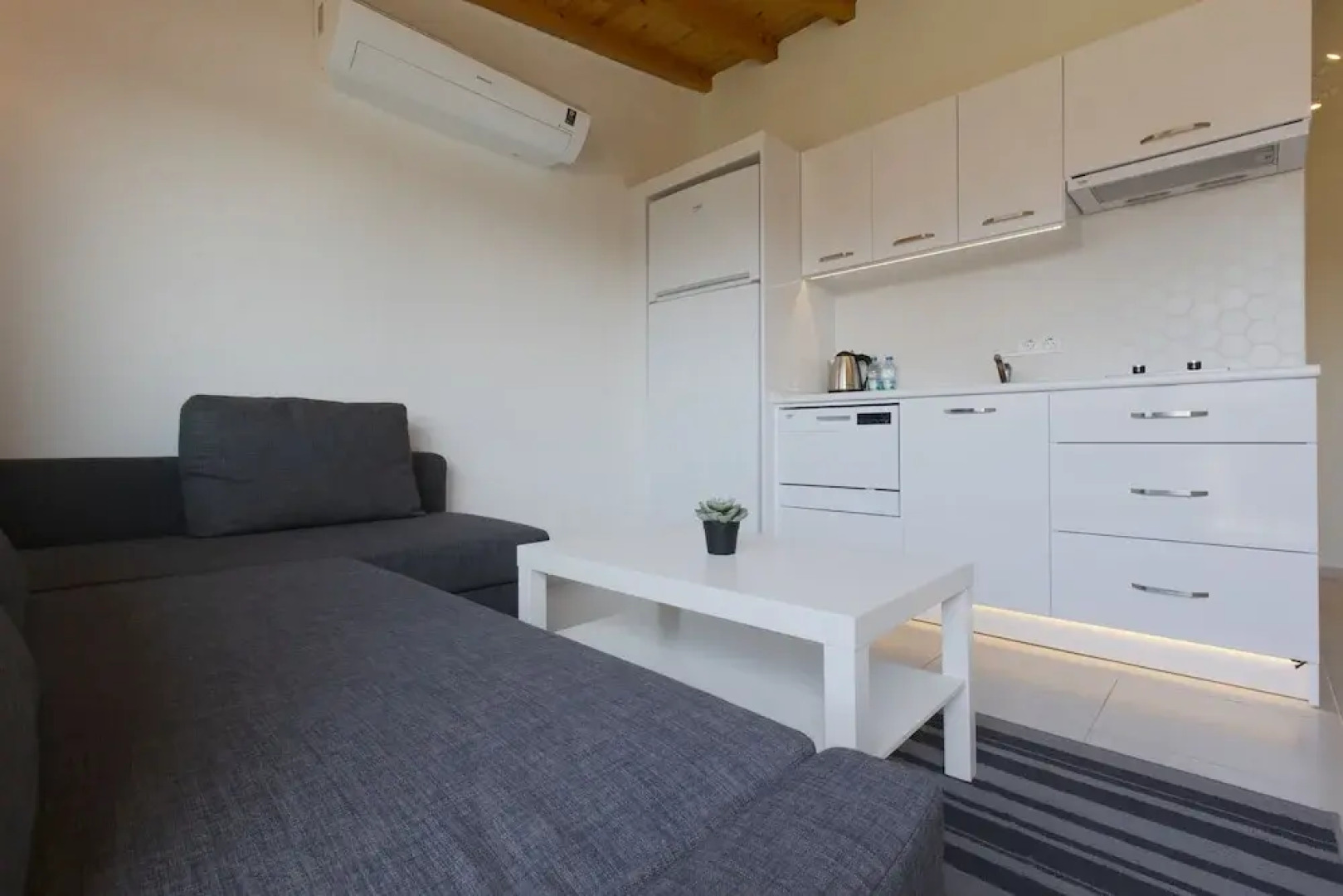 AEGEAN Apartments - Marina & Chios Island View