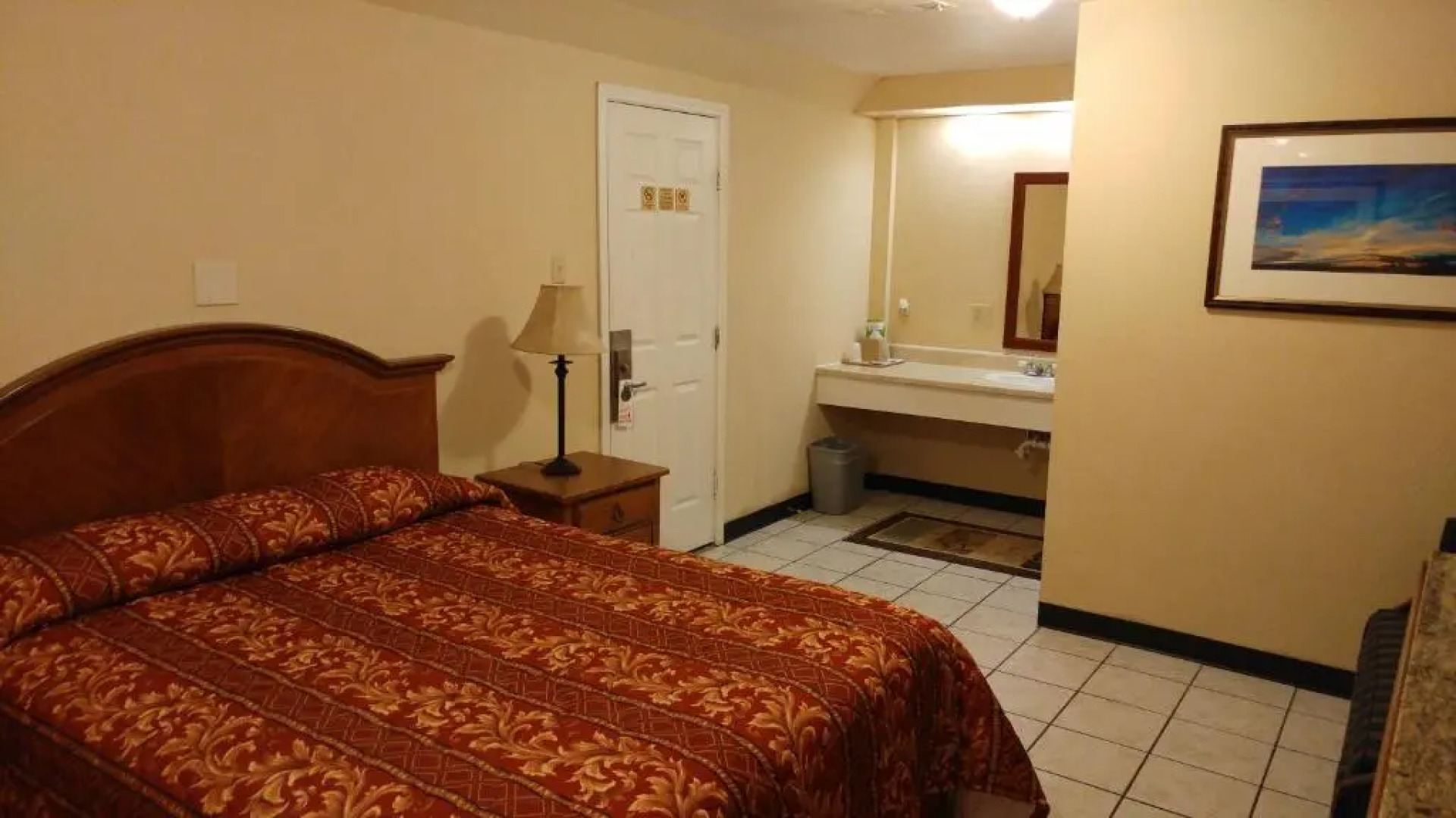 Country Regency Inn & Suites