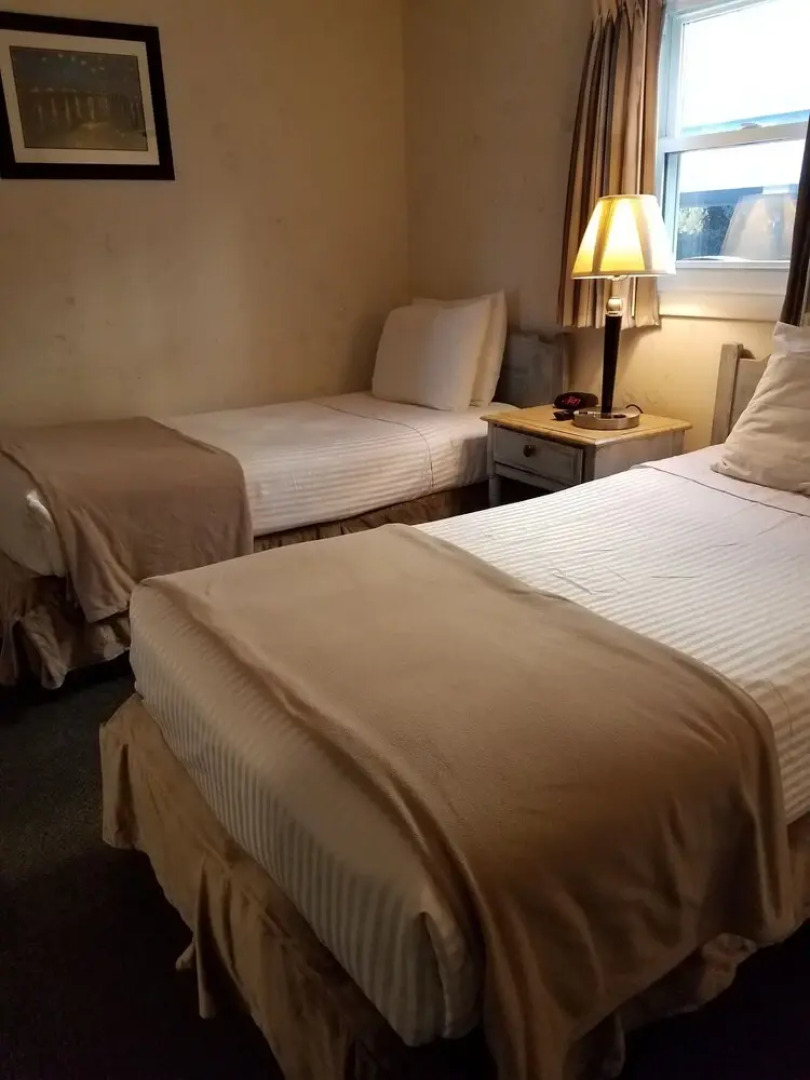 Sea Cliff House Motel