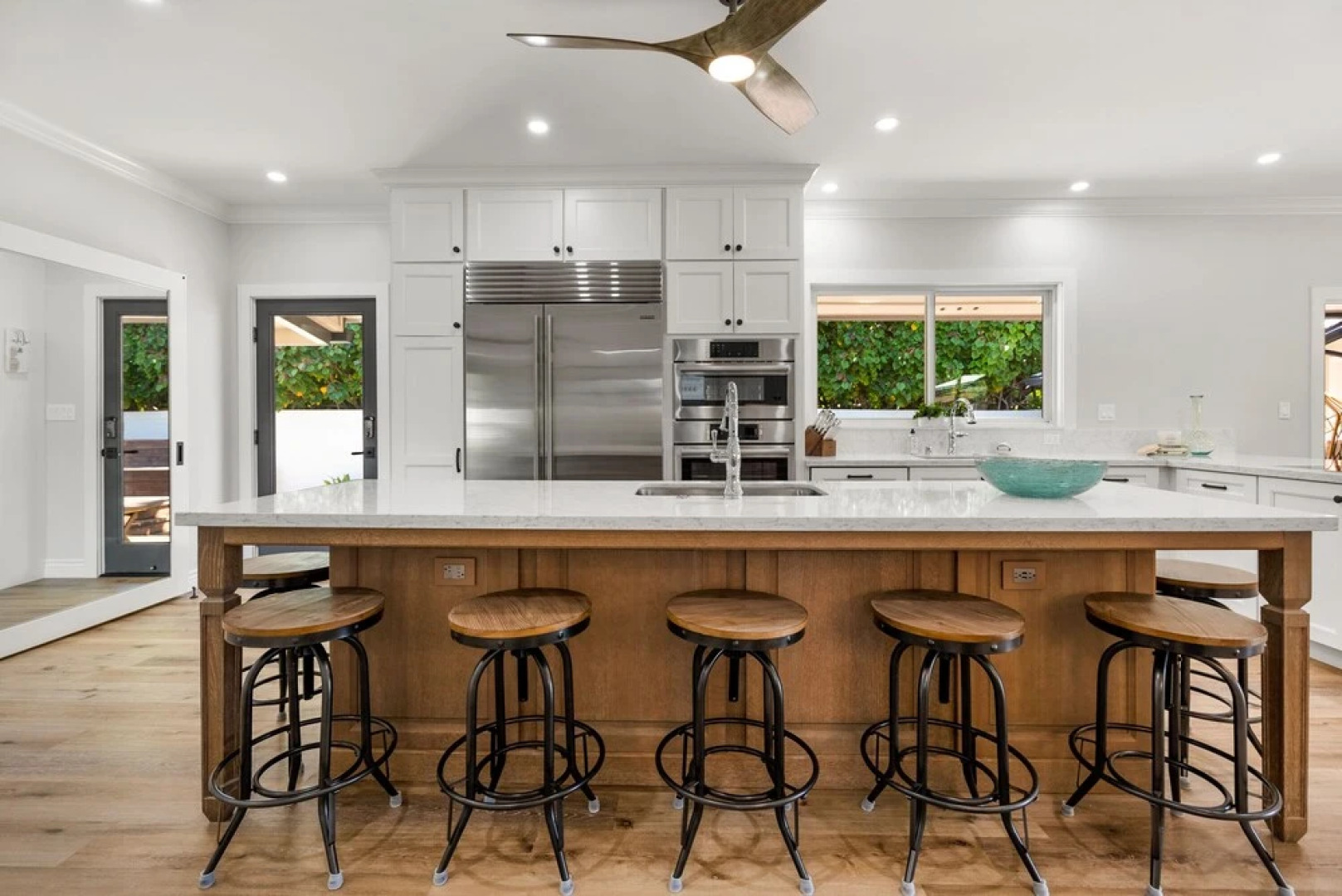 Hale Oahu Villa by Avantstay Kailua Beachfront House! Coastal Luxury!