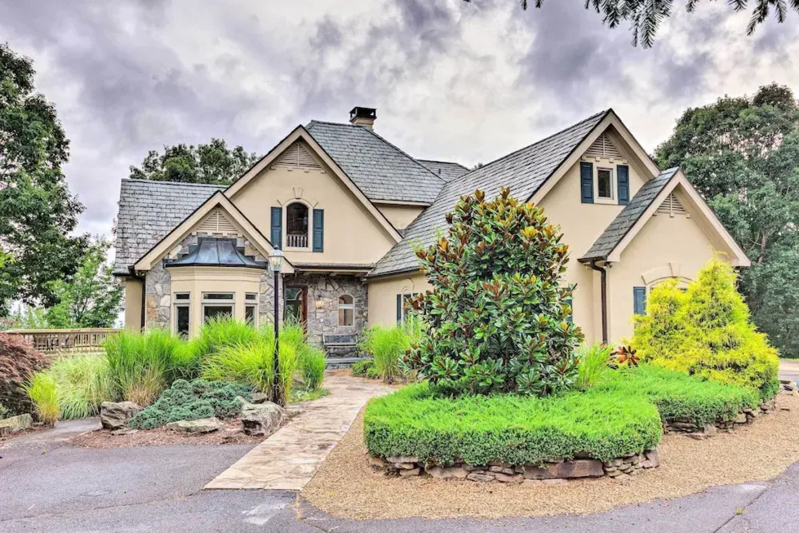 Spacious Elk Mountain Sanctuary w/ Deck & Views!