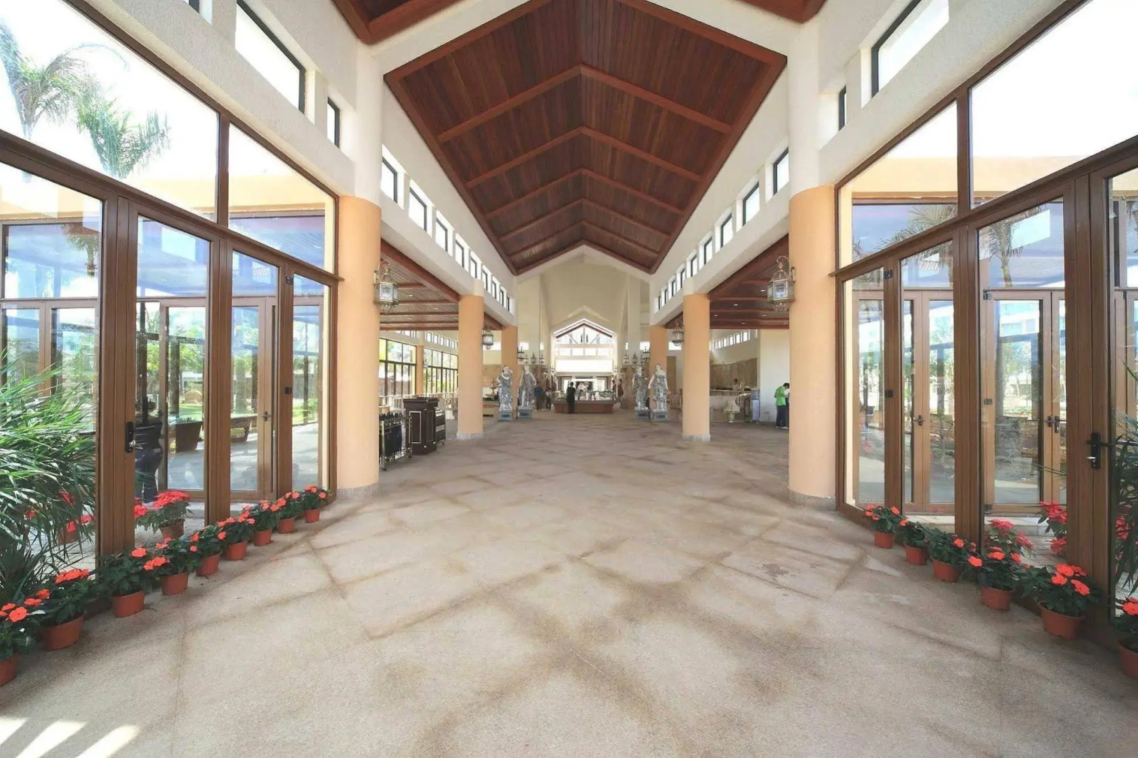 Xinglong Old Banyan Hotel - Wanning