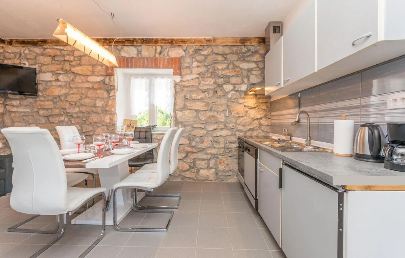 Amazing Home in Donje Rastane With 3 Bedrooms, Wifi and Outdoor Swimming Pool
