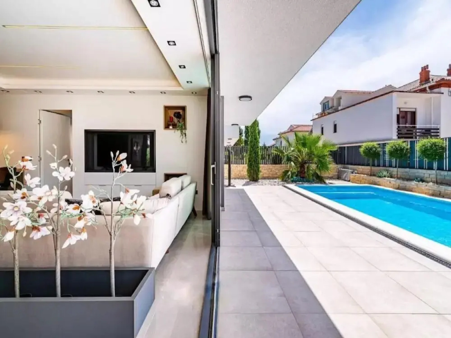 Villa Alpha - Four Bedroom Villa With Swimming Pool