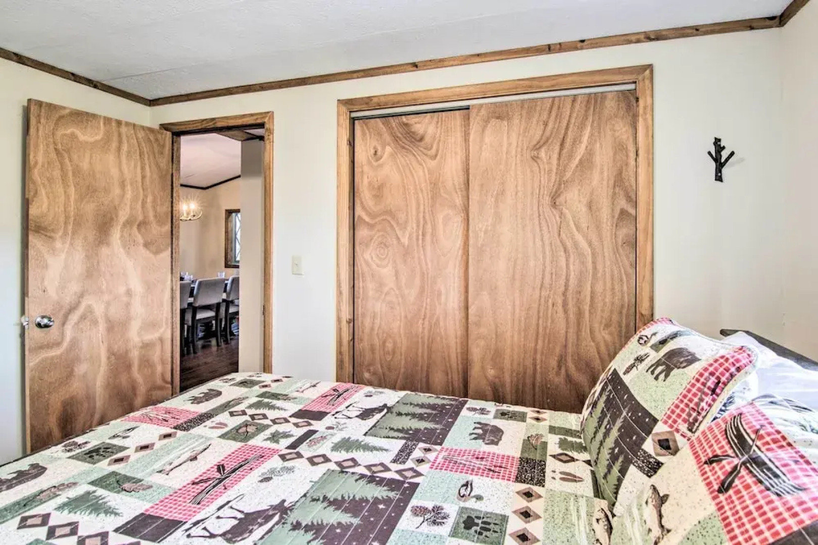 Montana's Emigrant Peaks Getaway: Apt w/ Amenities