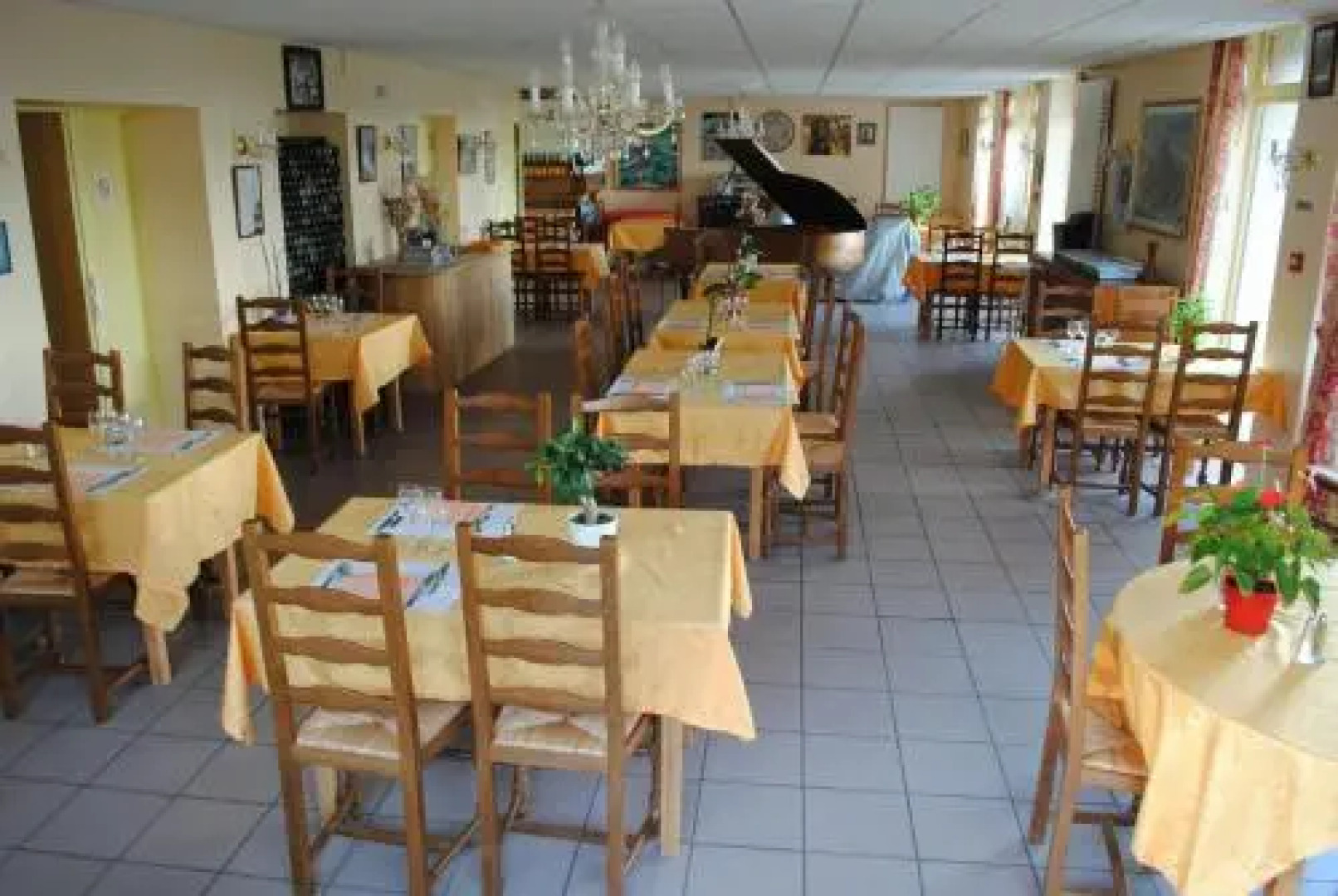 Lhostellerie Des Lacs