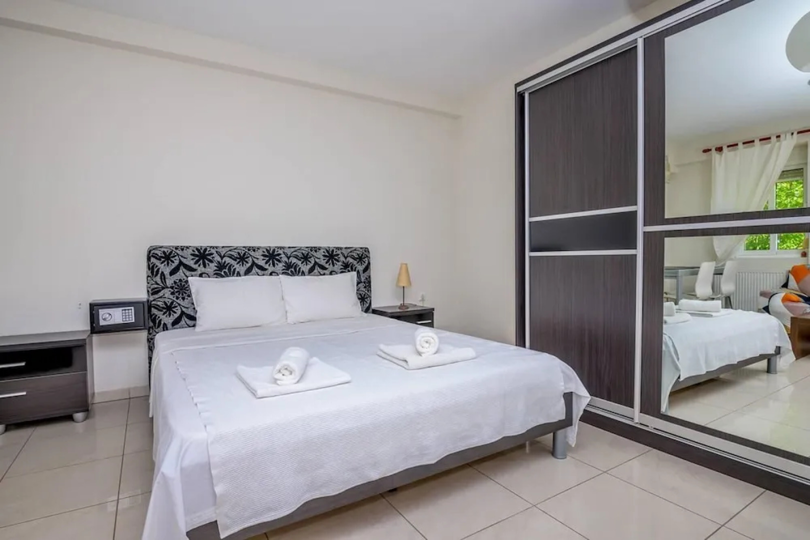 Cozy 'koukou' Discrete Apartment in Orestiada