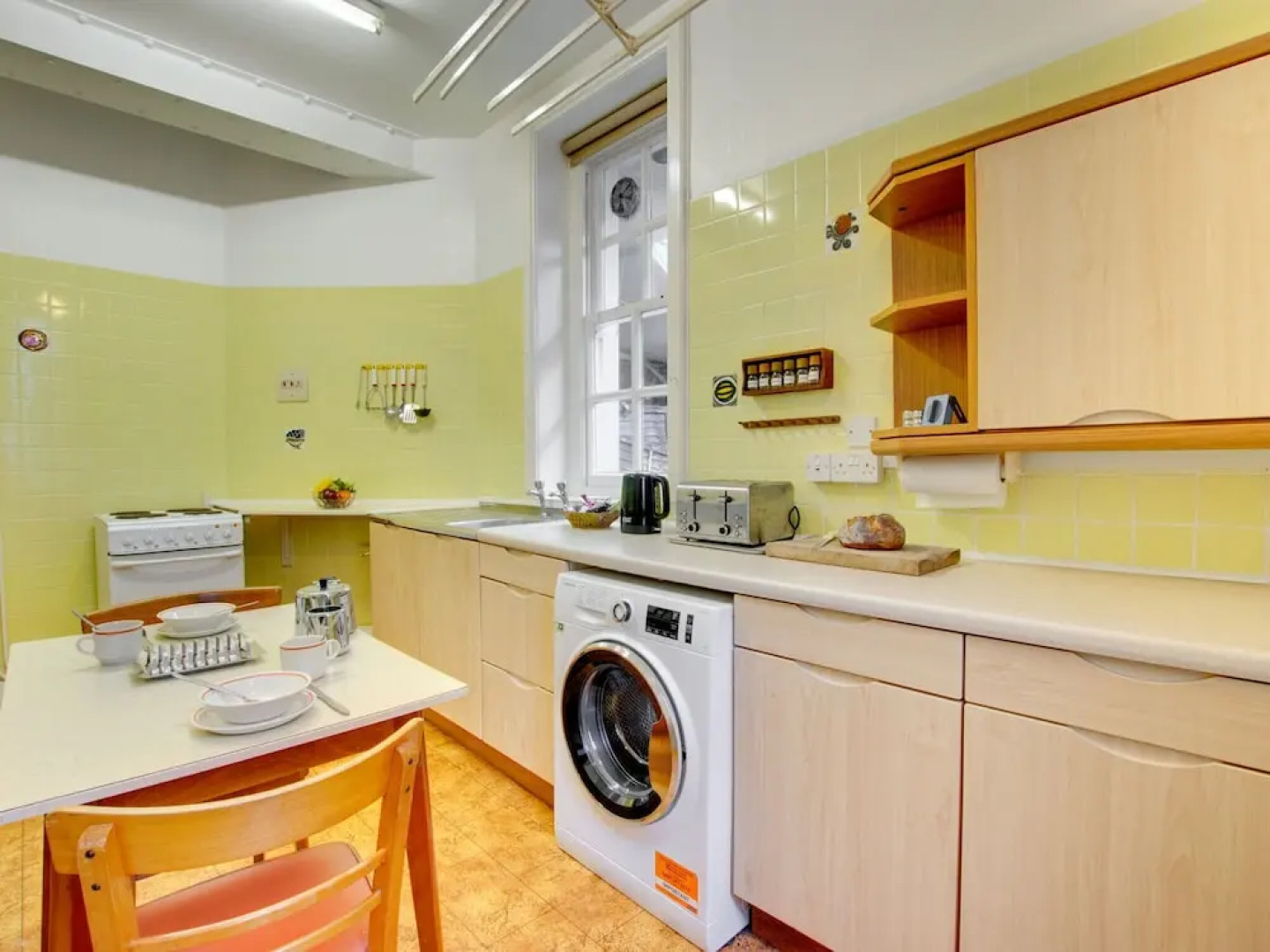 Modern Apartment in Tenby With Swimming Pool