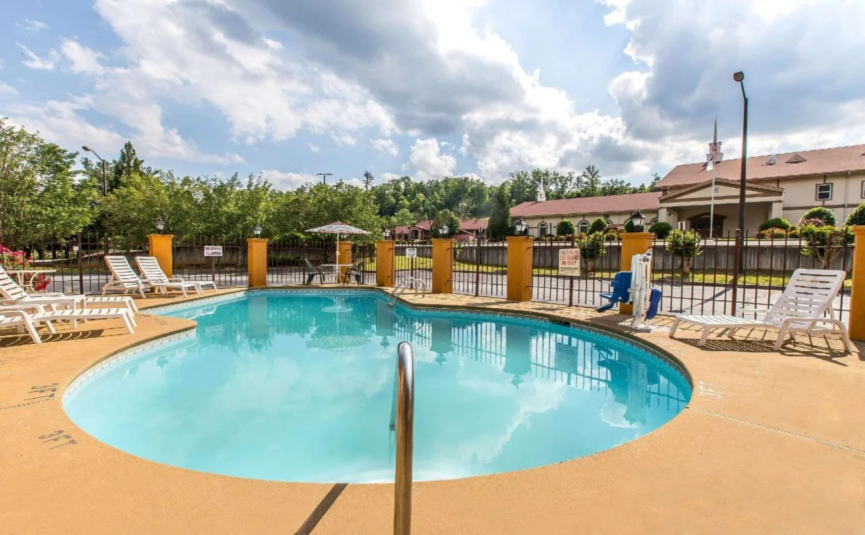 Days Inn by Wyndham Helen