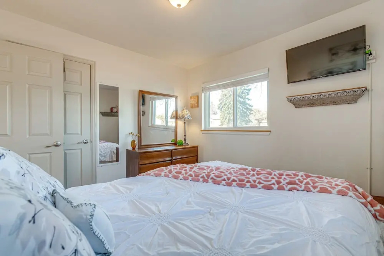 10 Mi to Dtwn Denver: Lakewood Home w/ Patio