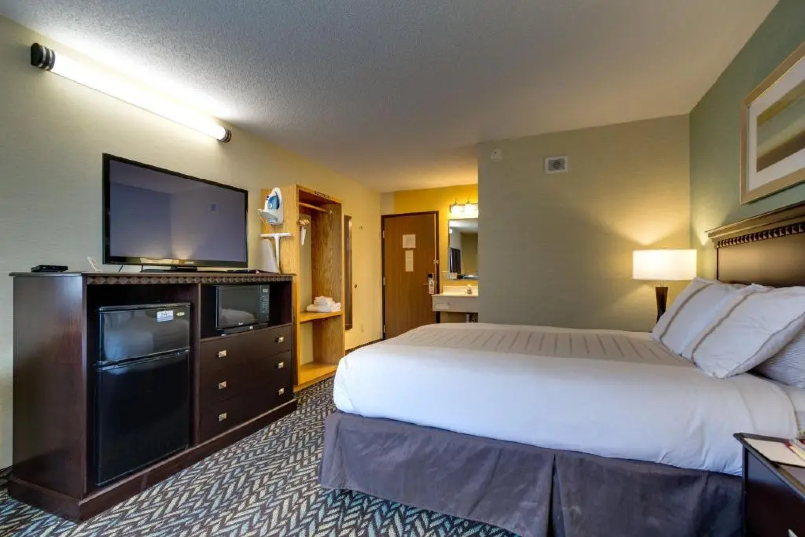 Fireside Inn & Suites